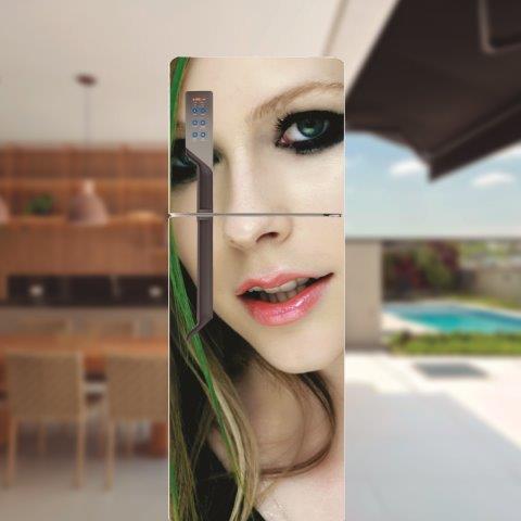 145-2.jpg Adesivo de Geladeira Avril Lavigne