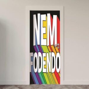 Adesivo de Porta Descolados